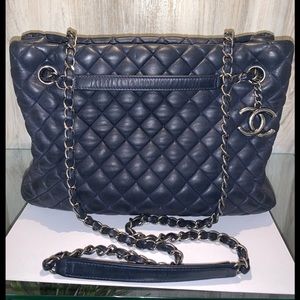 CHANEL Navy Bubble tote quilted calfskin leather